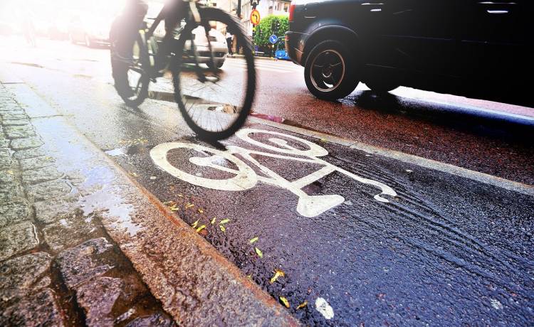 Znalazł kluczyki do porsche. Wsiadł do pojazdu i celowo przejechał rowerzystę