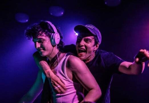 Ignacy Liss i Nikodem Rozbicki zaskoczyli na OFF Camera! Aktorski duet podbił scenę muzyczną. Fot. Instagram/@ignejs