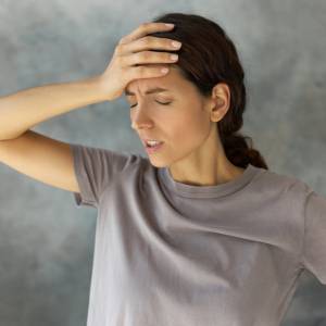 Te objawy mogą świadczyć o udarze. Jak reagować?