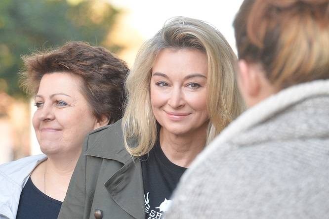 Martyna Wojciechowska w czarnych włosach. Internauci: "Genialnie". Ale co z blondem?