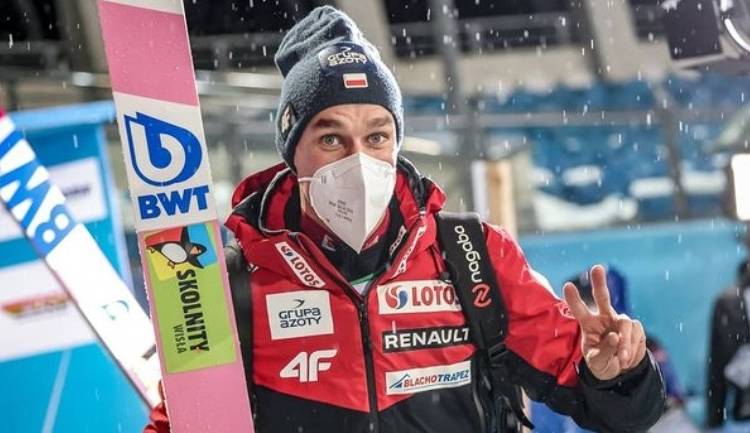 Piotr Żyła pokazał, jak "kuruje się" z koronawirusa. Niedościgniony dowcip dopisuje [FOTO]