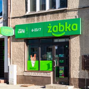 Zaostrzenie zakazu w niedzielę. Czy nadal zrobimy w ten dzień zakupy w Żabce?