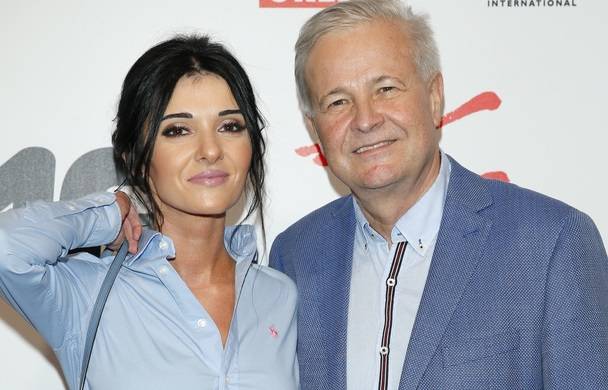 Apoloniusz Tajner po raz trzeci ojcem! Wraz z żoną wybrali oryginalne imiona dla swojej pociechy                                        