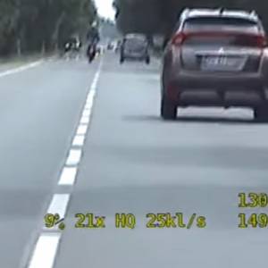 30 punktów karnych w kilka minut. Jechał na jednym kole, bez trzymania i na stojąco