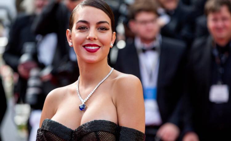 Georgina Rodriguez eksponuje ciążowe krągłości. Ronaldo wkrótce znów zostanie ojcem! [FOTO]