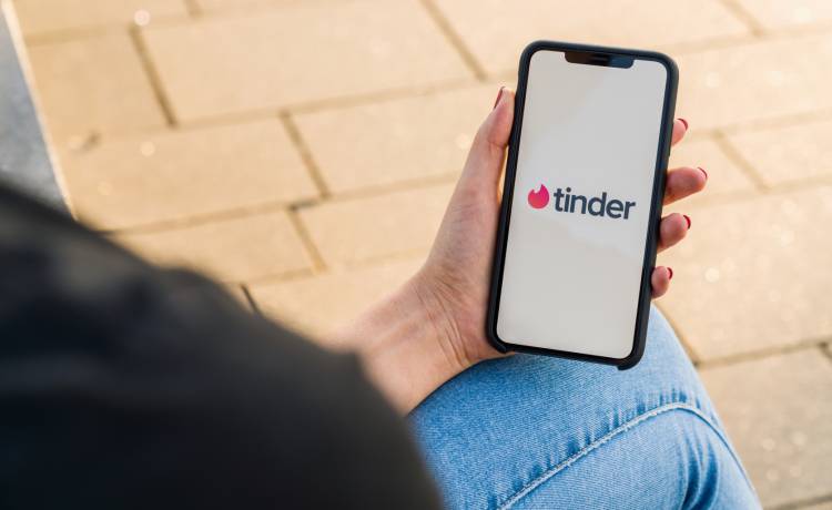 Wybierasz się na wesele? Ta funkcja Tindera może Cię zainteresować!