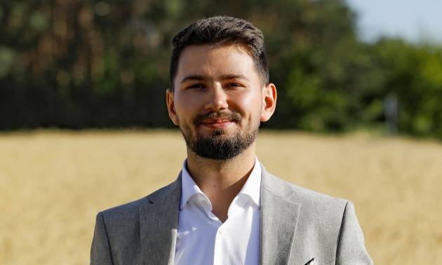 Tomasz i Katarzyna w TV! Obok nich: inni uczestnicy programu "Rolnik szuka żony". "Zdradziły" ich internetowe relacje