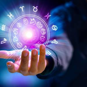 Słońce przechodzi w znak Skorpiona. Do kogo uśmiechnie się los?