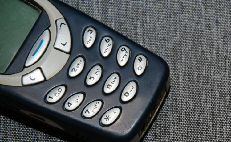 Nokia 3210, fot. Shutterstock/akov64