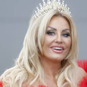 Dagmara Kaźmierska skąpana w promieniach słońca. Gwiazda "Królowych życia" na wakacyjnym kadrze