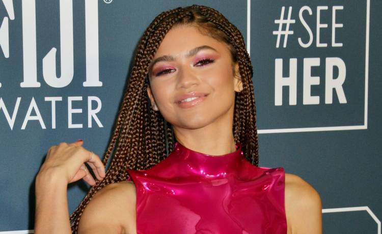 Zendaya w najnowszej kampanii Valentino. Zachwyca w różowej mini sukience!