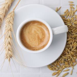 Kawa jęczmienna wraca do łask. Bez kofeiny, z błonnikiem i cennymi minerałami