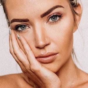 Piękna 34-latka publikuje zdjęcia swojego ciała po trzech porodach. Uczy samoakceptacji i zwalczania kompleksów