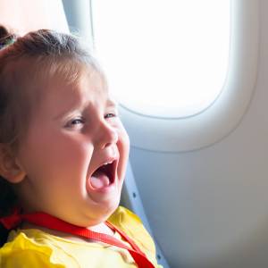 Opowiedziała, co spotkało ją w samolocie. Internauci bezlitośni dla dziecka i rodziców