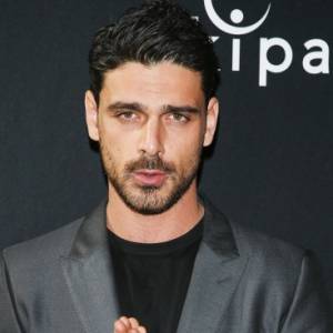 Michele Morrone na zdjęciu z synami. Tak wyglądają pociechy gwiazdy "365 dni"!                                                                      