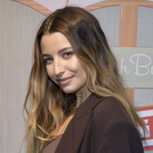 Julia Wieniawa na zdjęciu sprzed lat. Tak pozowała jako mała dziewczynka! 