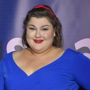 Dominika Gwit za chwilę rodzi. Zapozowała z ciążowym brzuchem przy choince [FOTO]