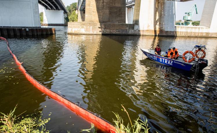 Alert RCB przed zanieczyszczoną wodą. Wprowadzono zakaz kąpieli