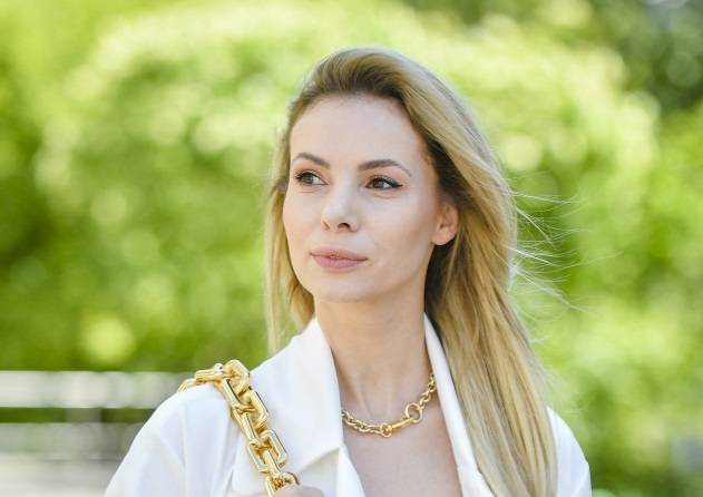 Izabela Janachowska wypoczywa w skąpym bikini. Prezenterka podzieliła się kadrem z niedzielnego wypoczynku