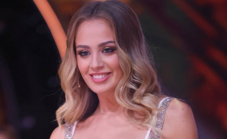 Wiktoria Gąsiewska odsłoniła ciało, pozując w stroju kąpielowym. Aktorka podzieliła się osobistym nagraniem 