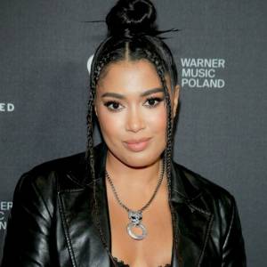 Patricia Kazadi odsłoniła głęboki dekolt! 34-latka uwodzi przed obiektywem [WIDEO]