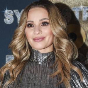 Ewelina Lisowska rozpala sieć! Wokalistka podkreśla biust w bikini. "Petarda" [ZDJĘCIA]