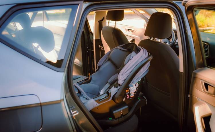 Gdyby nie kontrola, podróż mogłaby skończyć się tragicznie. Rodzice wieźli dzieci w niestandardowym miejscu [FOTO]  