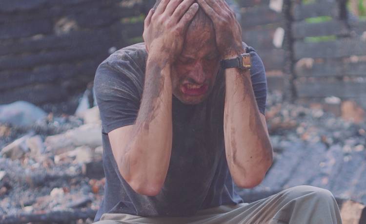 Wystarczyła chwila, by dom zjechał ze zbocza. Świadkowie mogli tylko bezradnie płakać [WIDEO]