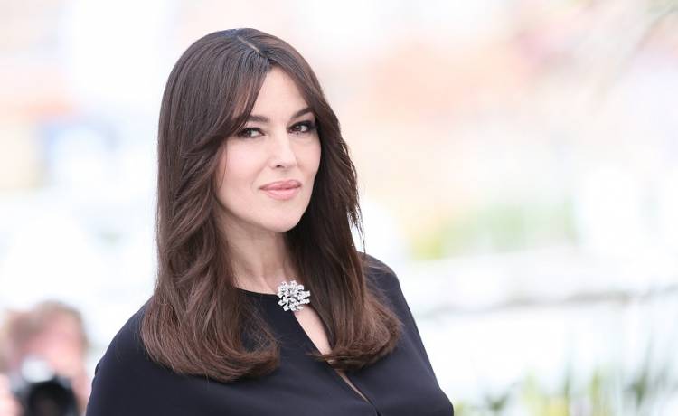 Monica Bellucci zniewala. 57-latka cała w kwiatach! [WIDEO]