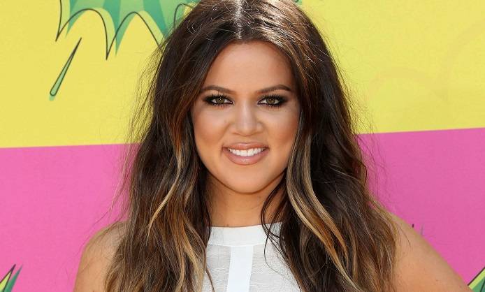 Khloe Kardashian niemal nago! Razem z siostrą śmiało eksponuje ciało [FOTO]