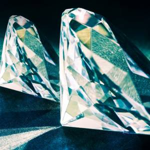 Atak na rapera podczas festiwalu. Diament z czoła artysty zniknął?