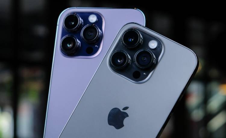 iPhone, fot. Shutterstock/Framesira