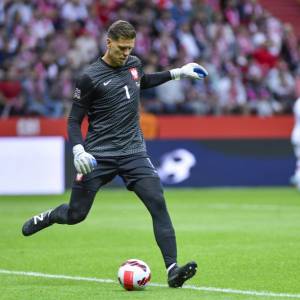 Liam Szczęsny bawi się na boisku z tatą. Nagranie małego piłkarza podbija serca internautów! [WIDEO]