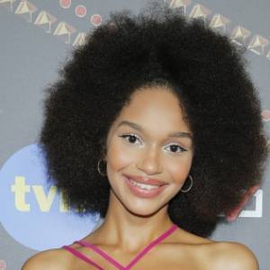 Nicole Akonchong w skąpym stroju wyłania się z basenowej wody. "Cudowna" [FOTO]