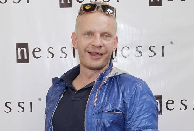 Bartosz Żukowski zmienił się nie do poznania. Jak wygląda dziś Walduś ze "Świata według Kiepskich"? [ZDJĘCIA]