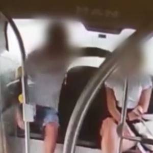 Gorzów Wielkopolski: Uderzył pasażerkę autobusu miejskiego bez żadnego powodu [WIDEO]