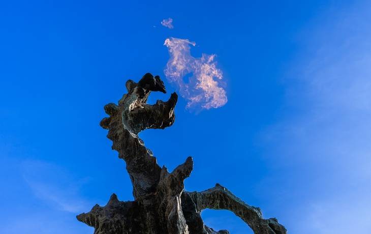 Do Smoczej Jamy wprowadził się kot. Jego losy przypominają  legendę o smoku