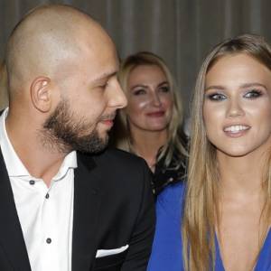 Agnieszka Kaczorowska i Maciej Pela na zdjęciu z córką. "Moja żona to bohaterka" - przyznał ukochany aktorki                                                                 