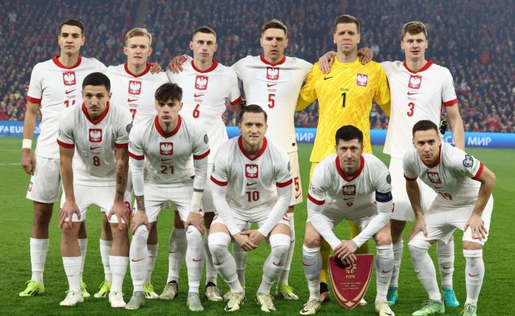 Reprezentacja Polski podczas meczu z Walią, fot. IMAGO/Darren Staples/Imago Sport and News/East News