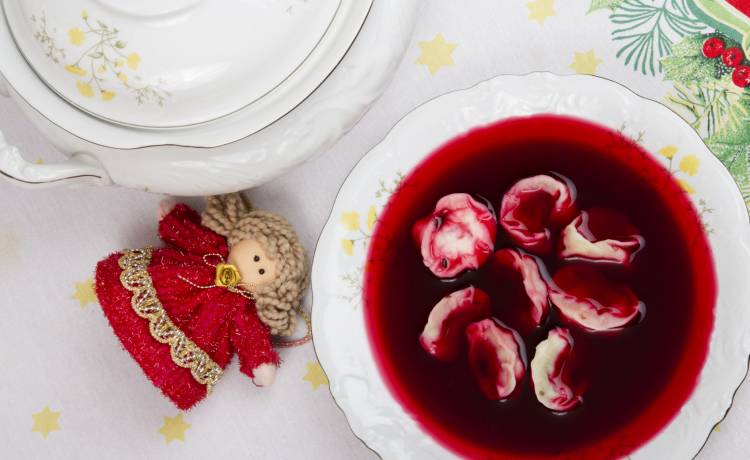 Pyszny, domowy i bez konserwatów. Ten barszcz z uszkami będziesz robił już co roku [PRZEPIS ANI STARMACH]