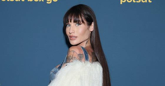 Karolina Gilon na gorących fotografiach prosto z Hiszpanii. Dopasowany strój kąpielowy podkreślił wszystkie atuty gwiazdy