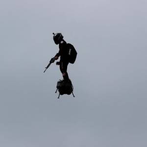 Przeleciał nad kanałem La Manche na flyboardzie. Franky Zapata z historycznym wyczynem!                                            