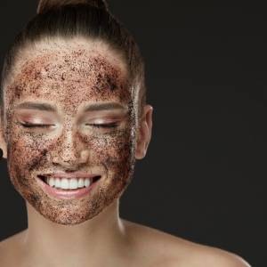 Poznaj domowe sposoby na piękną cerę. Zrób maseczkę z kawy! 