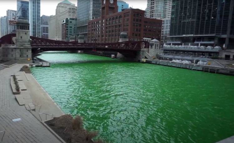 Zielona rzeka płynie przez Chicago. Niecodzienny widok zachwycił internautów  