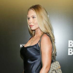 "Hotel Paradise". Blondwłosa piękność namąci w programie. Kim jest nowa uczestniczka? Była w "Playboyu"