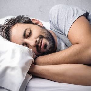 Kiedy spać, by nie chorować? Pora snu wpływa na choroby serca