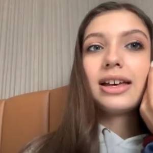 Viki Gabor w RMF MAXXX! Dlaczego płyta młodej wokalistki jest niemal cała po angielsku? [WYWIAD]