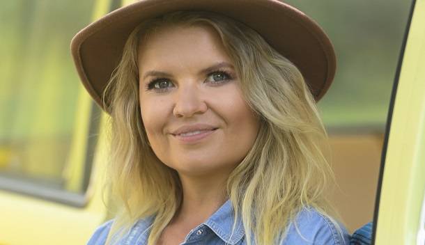 Marta Manowska przeszła metamorfozę. Gwiazda "Rolnik szuka żony" postawiła na modną grzywkę!   