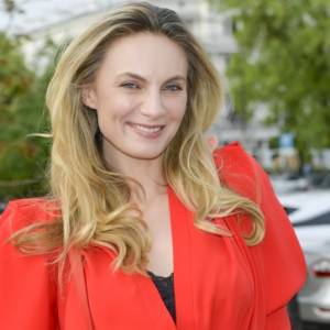 Naturalna Sylwia Gliwa kusi głębokim dekoltem. Nie skończyło się tylko na jednym ujęciu! "Ogień" - komentują internauci