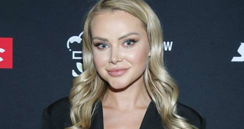 Ola Ciupa pozuje w skąpym bikini. Artystka odsłania opalony biust. "Bomba" [FOTO]